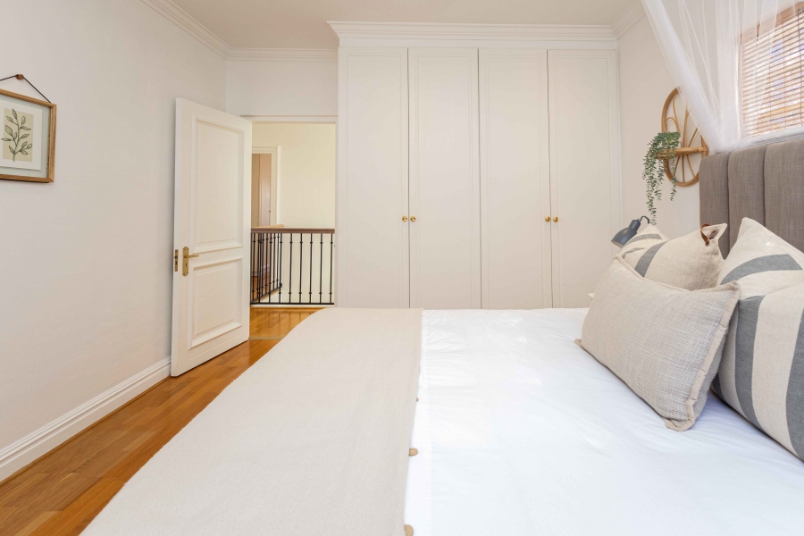 3 Bedroom Property for Sale in Sea Point Western Cape